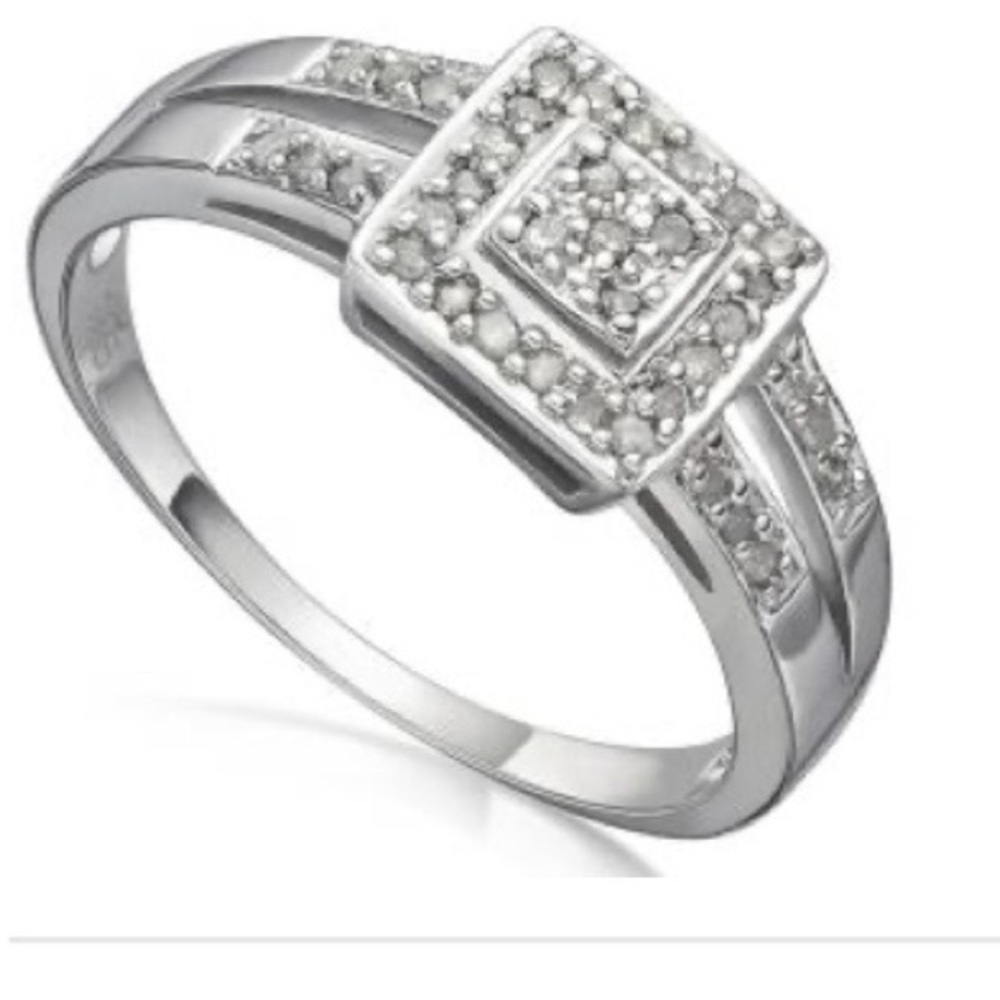 Dainty and Elegant 14 CT w Diamonds women’s Ring SIZE 7